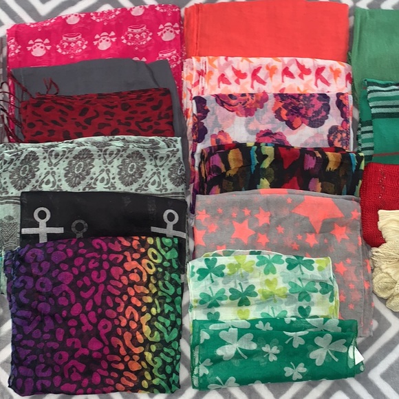 Large Scarf Lot - Picture 3 of 6